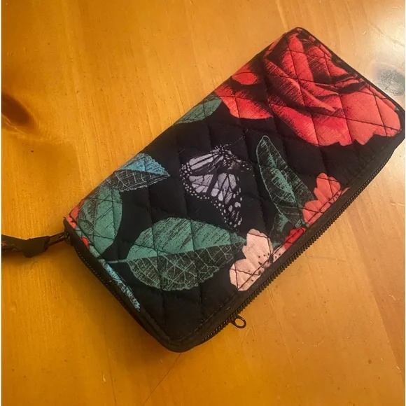 ❌❌SOLD❌❌Vera Bradley Zip Around Floral Wallet - Picture 14 of 14